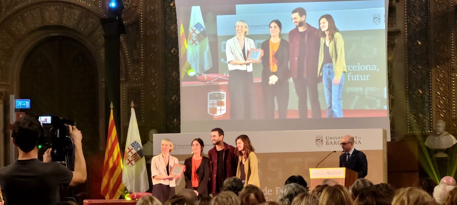 Persones recollint la menció 